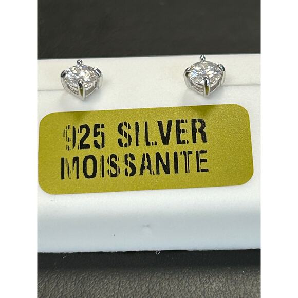 MOISSANITE studs 925 silver earrings- screwbacks - Picture 2 of 3